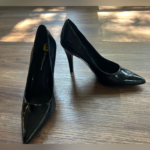 BCBGENERATION Black Patent Leather Pointed Toe Stiletto Pumps 4” Classic | 9 - Picture 2 of 9